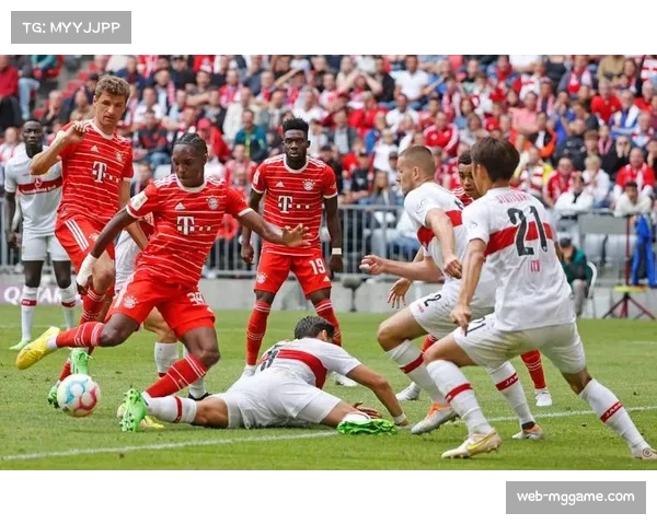 拜仁长传反击撕破斯图加特高压防线,莱默脚后跟破门演绎经典配合 拜仁长传反击撕破斯图加特高压防线,莱默脚后跟破门演绎经典配合