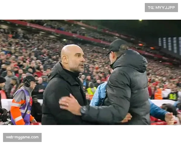 镜头语言:瓜迪奥拉与克洛普在场边激烈讨论判罚后握手致意 镜头语言:瓜迪奥拉与克洛普在场边激烈讨论判罚后握手致意